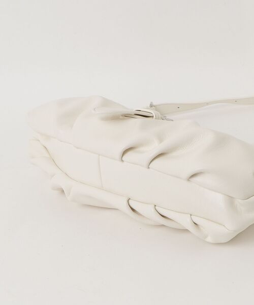 AUREN(オーレン)の「【ユニセックス】バックルショルダーバッグ(ショルダーバッグ・メンズ・ブラック/レッド/ブラウン/ホワイト・FREE)」の5枚目の写真