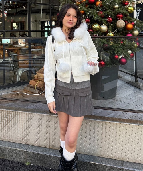 SPIRALGIRL（スパイラルガール）の「ぽんぽん付きケーブル編みニットショートパーカー（パーカー・レディース・ブラック/オフホワイト/ベージュ・FREE）」の8枚目の写真