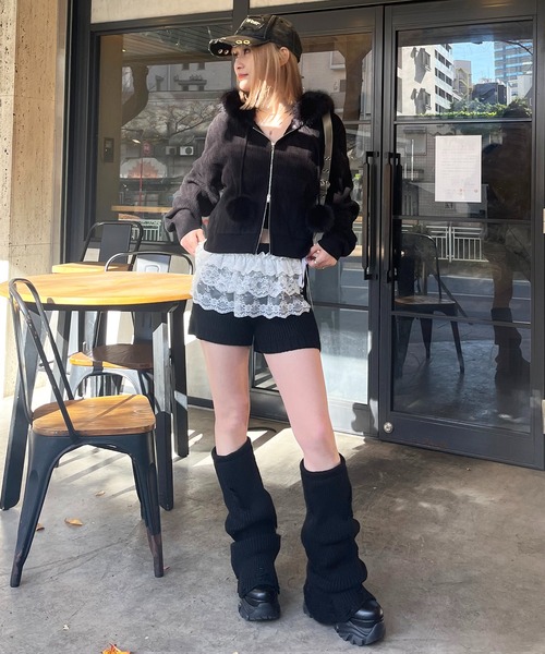 SPIRALGIRL（スパイラルガール）の「ぽんぽん付きケーブル編みニットショートパーカー（パーカー・レディース・ブラック/オフホワイト/ベージュ・FREE）」の17枚目の写真