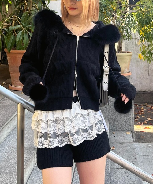 SPIRALGIRL（スパイラルガール）の「ぽんぽん付きケーブル編みニットショートパーカー（パーカー・レディース・ブラック/オフホワイト/ベージュ・FREE）」の13枚目の写真