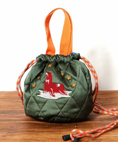HOUSTON(ヒューストン)の「HOUSTON woman ヒューストン ウーマン CAT ALASKA EMB QUILTING EFECT BAG 猫 ネコ 龍 アラスカ 動物 刺繍 キルティング エフェクトバッグ 巾着バッグ(ショルダーバッグ・レディース・ラベンダー/ピンク/レッド/オリーブ/イエロー/ネイビー・FREE)」の8枚目の写真