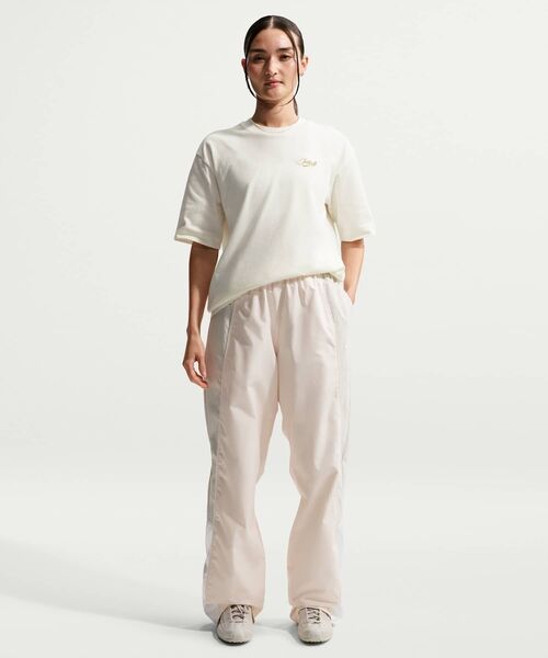 NIKE(ナイキ)の「ナイキ スポーツウェア ウィメンズ オーバーサイズド Tシャツ / Nike Sportswear Women's Oversized T-Shirt IO3526-133 Sail(Tシャツ/カットソー・レディース・クリーム・XS/M/L/XL/S)」の4枚目の写真