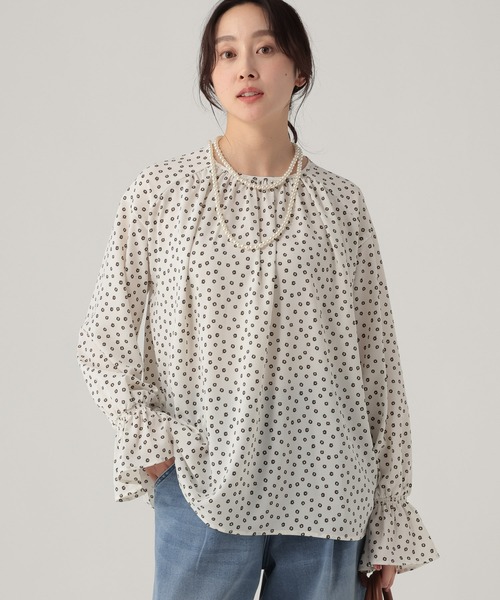 Elura（エルーラ）の「サラサラ着映えギャザーブラウス/636935（シャツ/ブラウス・レディース・オフホワイト/ブラック・FREE）」の2枚目の写真