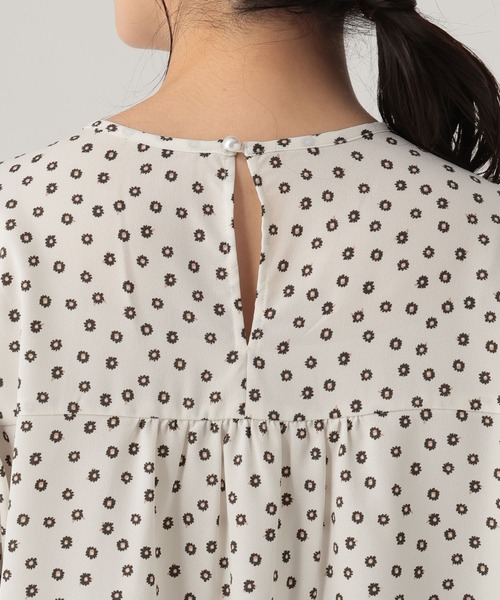 Elura（エルーラ）の「サラサラ着映えギャザーブラウス/636935（シャツ/ブラウス・レディース・オフホワイト/ブラック・FREE）」の11枚目の写真