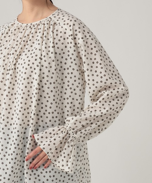 Elura（エルーラ）の「サラサラ着映えギャザーブラウス/636935（シャツ/ブラウス・レディース・オフホワイト/ブラック・FREE）」の12枚目の写真