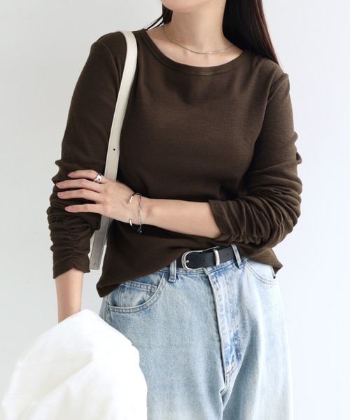 andme(アンドミー)の「袖ギャザーシアートップス(Tシャツ/カットソー・レディース・ブラウン/オフホワイト/ブラック・M)」の3枚目の写真