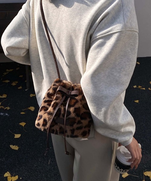 LA VORAGINE(ラ ヴォラジネ)の「レオパード/ヒョウ柄 巾着ショルダーバッグ(ショルダーバッグ・レディース・ピンク/ブラウン/ブラック・FREE)」の4枚目の写真