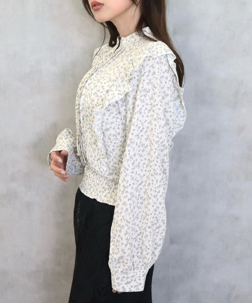 CECIL McBEE(セシルマクビー)の「ワッシャー花柄ピンタックフリルブラウス(シャツ/ブラウス・レディース・ブラック/アイボリー・MEDIUM)」の4枚目の写真