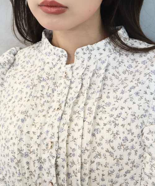 CECIL McBEE(セシルマクビー)の「ワッシャー花柄ピンタックフリルブラウス(シャツ/ブラウス・レディース・ブラック/アイボリー・MEDIUM)」の7枚目の写真