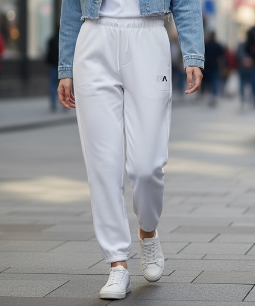 WIND AND SEA(ウィンダンシー)の「【RVCA/ルーカ】WIND AND SEAXSWEAT P/ウエストゴム ウインダンシー コラボ スウェットパンツ( SETUP・セットアップ対応可・空港コーデ)(スウェットパンツ・レディース・ホワイト/ブラック・SMALL/MEDIUM)」の1枚目の写真