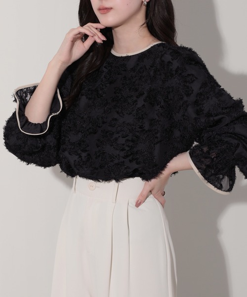 nouvellemoi(ヌーベルモイ)の「配色パイピングフラワージャガードトップス(その他トップス・レディース・アイボリー/ブラック/グレー/ブラウン・M/L)」の3枚目の写真