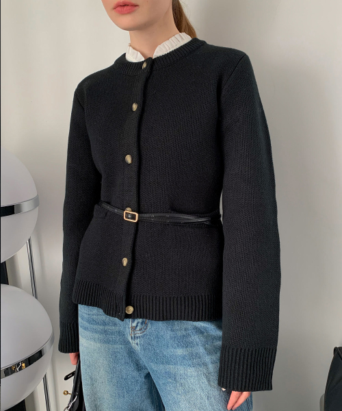 VASCARA(バスカラ)の「Round Neck Single Button Cardigan Black(カーディガン/ボレロ・レディース・ブラック・FREE)」の4枚目の写真