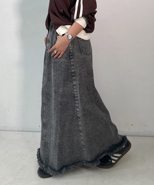 AS KNOW AS plus(アズノゥアズプラス)の「○リメイク風デニムロングスカート セットアップ可能(デニムスカート・レディース・ブルー系その他/ブルー/ブラック系その他・FREE)」の2枚目の写真