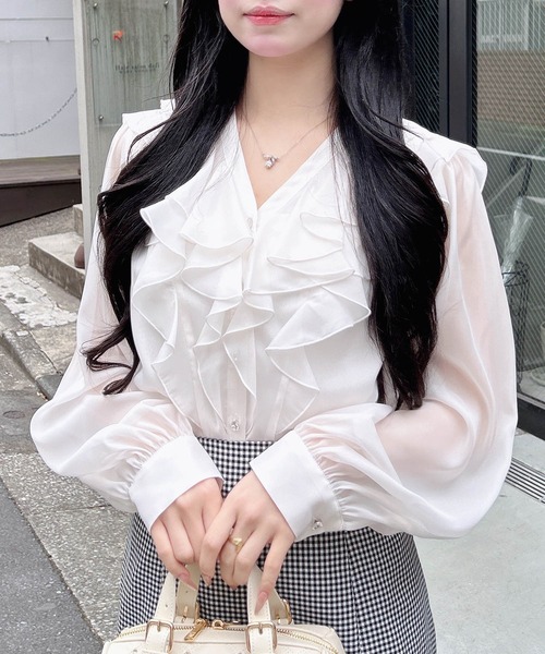 INGNI（イング）の「装飾ボタンフリルシアーブラウス（シャツ/ブラウス・レディース・オフホワイト/ブルー系/ピンク・M）」の4枚目の写真