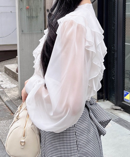 INGNI（イング）の「装飾ボタンフリルシアーブラウス（シャツ/ブラウス・レディース・オフホワイト/ブルー系/ピンク・M）」の6枚目の写真