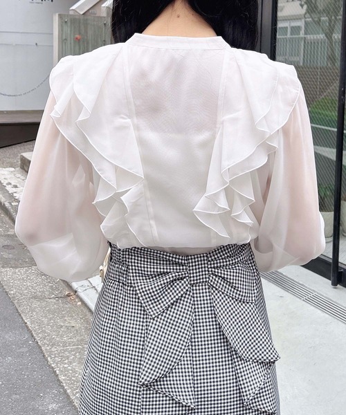 INGNI（イング）の「装飾ボタンフリルシアーブラウス（シャツ/ブラウス・レディース・オフホワイト/ブルー系/ピンク・M）」の7枚目の写真