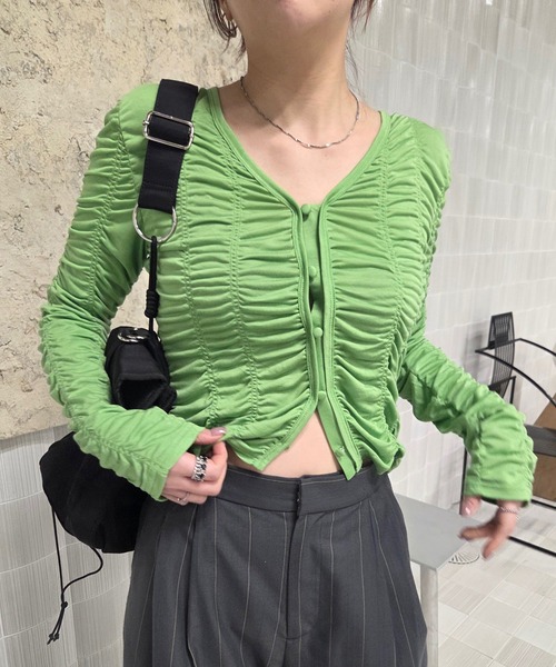 Ameri（アメリ）の「2WAY GATHER CUT TOP（Tシャツ/カットソー・レディース・ネイビー/ホワイト/グリーン・FREE）」の2枚目の写真