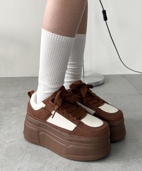 WEGO（ウィゴー）の「WEGO/厚底ワイドシューレーススニーカー（スニーカー・レディース・ブラウン/ブラック・LARGE/MEDIUM/SMALL）」の2枚目の写真