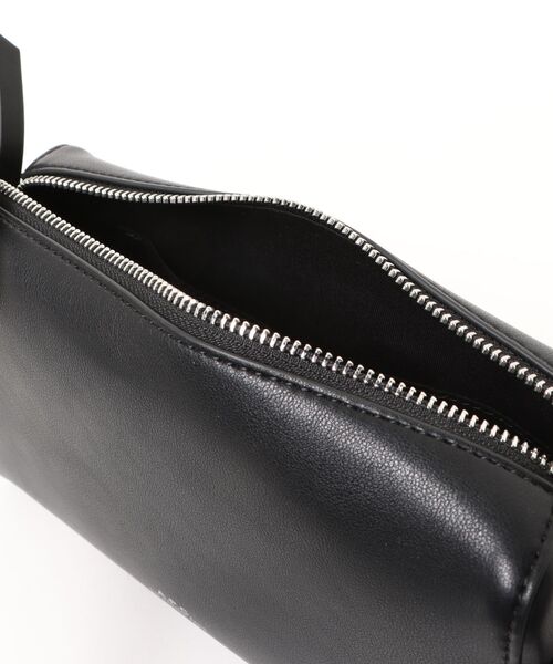 A.P.C.（アーペーセー）の「CAMERA BAG NINO（ショルダーバッグ・メンズ・ブラック・ONESIZE）」の4枚目の写真