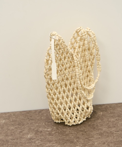 ADAM ET ROPE'（アダムエロペ）の「ウッドビーズバッグ（トートバッグ・レディース・ブラック/オフホワイト・FREE）」の2枚目の写真