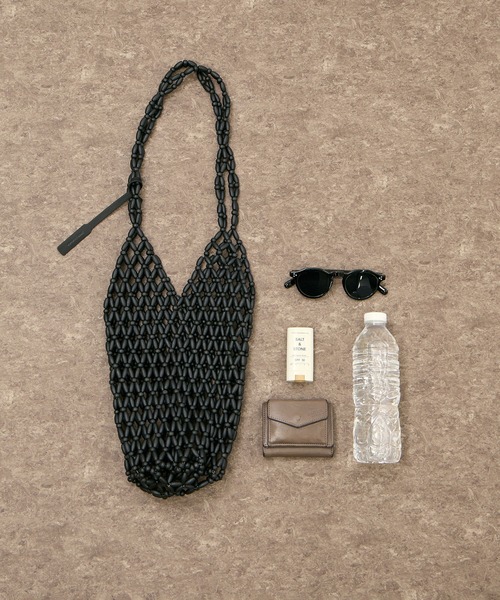 ADAM ET ROPE'（アダムエロペ）の「ウッドビーズバッグ（トートバッグ・レディース・ブラック/オフホワイト・FREE）」の3枚目の写真