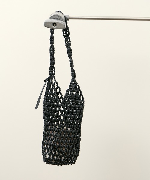 ADAM ET ROPE'（アダムエロペ）の「ウッドビーズバッグ（トートバッグ・レディース・ブラック/オフホワイト・FREE）」の4枚目の写真