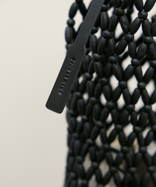 ADAM ET ROPE'（アダムエロペ）の「ウッドビーズバッグ（トートバッグ・レディース・ブラック/オフホワイト・FREE）」の5枚目の写真