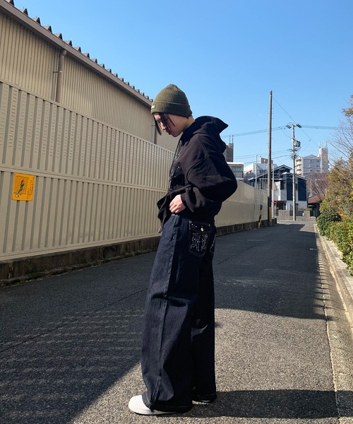 RE730(アールイーセブンサーティー)の「REロゴバギーデニムパンツ(デニムパンツ・メンズ・ブラック/ネイビー・X-LARGE/LARGE/MEDIUM)」の4枚目の写真
