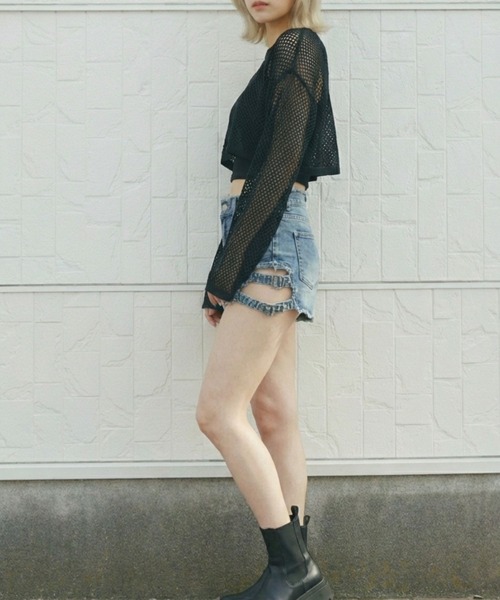 Belle Cie(ベルシー)の「ガーターベルトカットオフショートデニム(デニムパンツ・レディース・サックスブルー・M/L/XXL/S/XL)」の4枚目の写真