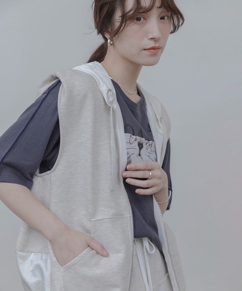 Eimee Law(エイミーロウ)の「裏毛フーディージレ(ベスト・レディース・ライトグレー/オートミール/ブラック・FREE)」の3枚目の写真