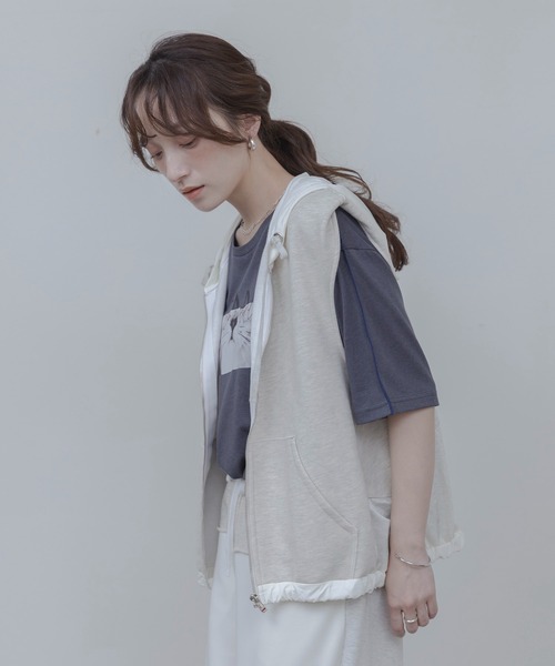 Eimee Law(エイミーロウ)の「裏毛フーディージレ(ベスト・レディース・ライトグレー/オートミール/ブラック・FREE)」の5枚目の写真