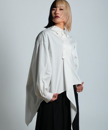 Ruze（ルゼ）の「Asymmetry back slit fishtail shirt /アシンメトリー バックスリット フィッシュテール シャツ（シャツ/ブラウス）」