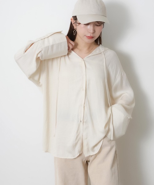 Riberry(リベリー)の「ワイドスリーブシアーフードオーバーシャツ(シャツ/ブラウス・レディース・ベージュ/オフホワイト/ブルー/ブラック・FREE)」の3枚目の写真