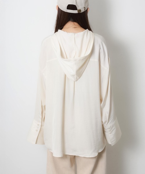 Riberry(リベリー)の「ワイドスリーブシアーフードオーバーシャツ(シャツ/ブラウス・レディース・ベージュ/オフホワイト/ブルー/ブラック・FREE)」の12枚目の写真