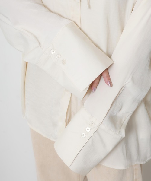 Riberry(リベリー)の「ワイドスリーブシアーフードオーバーシャツ(シャツ/ブラウス・レディース・ベージュ/オフホワイト/ブルー/ブラック・FREE)」の5枚目の写真