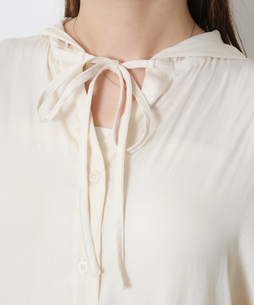 Riberry(リベリー)の「ワイドスリーブシアーフードオーバーシャツ(シャツ/ブラウス・レディース・ベージュ/オフホワイト/ブルー/ブラック・FREE)」の6枚目の写真