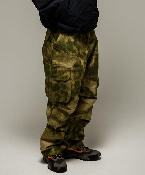 430（フォーサーティ）の「mp14913- CAMO ESLOT CARGO PANTS カーゴパンツ(26-094)（カーゴパンツ・メンズ・グレー系カモフラージュ/ブラウン系カモフラージュ/カモフラージュ/グリーン系カモフラージュ・3/2/1）」の5枚目の写真