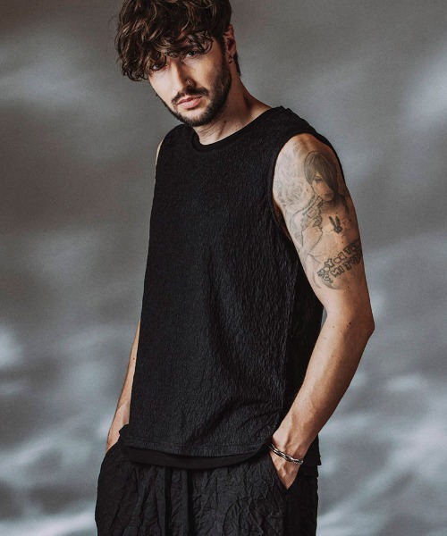 NO ID.（ノーアイディ）の「mta617- ｼｱｰﾚｲﾔｰﾄﾞｽﾘｰﾌﾞﾚｽPO Tシャツ(458006-463T)（タンクトップ・メンズ・グレー/ブラック/アイボリー・ONE SIZE）」の2枚目の写真