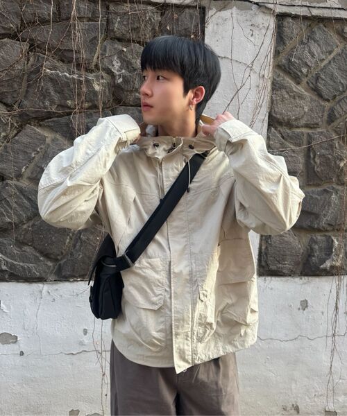 KALAPATTHAR(カラパタール)の「LIGHTWEIGHT NYLON RIPSTOP OUT POCKET HOODED SHELL JACKET - BEIGE(ナイロンジャケット・メンズ・その他・MEDIUM/LARGE)」の11枚目の写真