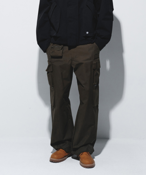 KALAPATTHAR(カラパタール)の「MINI BAG DOUBLE POCKET WIDE PANTS - KHAKI(その他パンツ・メンズ・その他・LARGE/MEDIUM)」の1枚目の写真