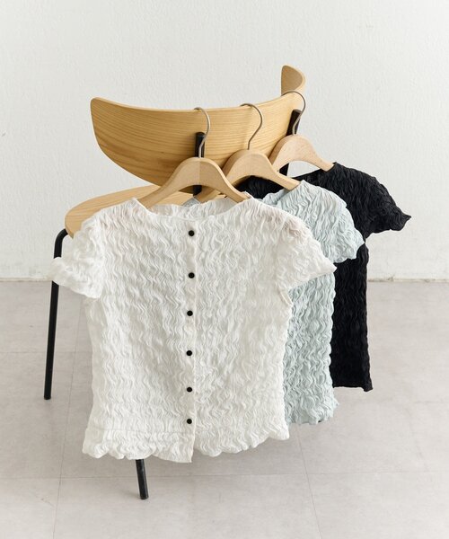 mystic（ミスティック）の「エアリーシャーリングブラウス（シャツ/ブラウス・レディース・ブラック/ブルー/オフホワイト・FREE）」の4枚目の写真