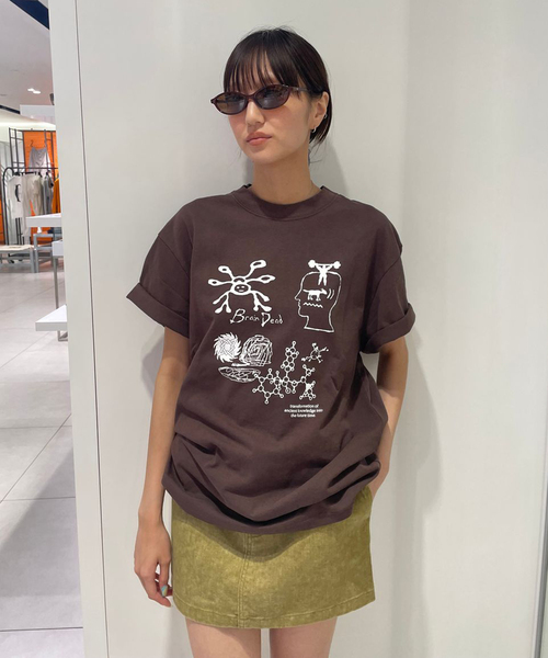 BRAIN DEAD(ブレインデット)の「【BRAIN DEAD/ブレインデッド】 ANCIENT KNOWLEDGE T-SHIRT(Tシャツ/カットソー・レディース・レッド・MEDIUM/SMALL)」の1枚目の写真