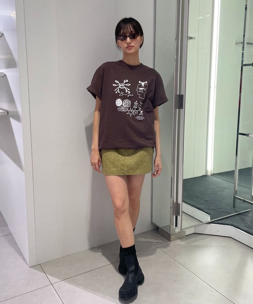 BRAIN DEAD(ブレインデット)の「【BRAIN DEAD/ブレインデッド】 ANCIENT KNOWLEDGE T-SHIRT(Tシャツ/カットソー・レディース・レッド・MEDIUM/SMALL)」の2枚目の写真