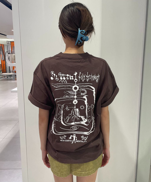 BRAIN DEAD(ブレインデット)の「【BRAIN DEAD/ブレインデッド】 ANCIENT KNOWLEDGE T-SHIRT(Tシャツ/カットソー・レディース・レッド・MEDIUM/SMALL)」の4枚目の写真