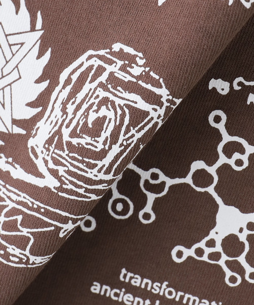 BRAIN DEAD(ブレインデット)の「【BRAIN DEAD/ブレインデッド】 ANCIENT KNOWLEDGE T-SHIRT(Tシャツ/カットソー・レディース・レッド・MEDIUM/SMALL)」の11枚目の写真