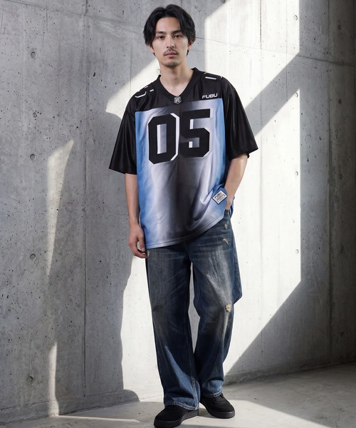 FUBU（ フブ）の「【FUBU/フブ】OG GRADATION GAME SHIRTS/OG グラデーションゲームシャツ（Tシャツ/カットソー・メンズ・ホワイト系/ブラック系/ネイビー系・XL/M/L）」の4枚目の写真
