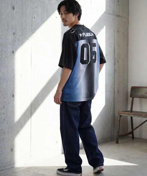FUBU（ フブ）の「【FUBU/フブ】OG GRADATION GAME SHIRTS/OG グラデーションゲームシャツ（Tシャツ/カットソー・メンズ・ホワイト系/ブラック系/ネイビー系・XL/M/L）」の5枚目の写真