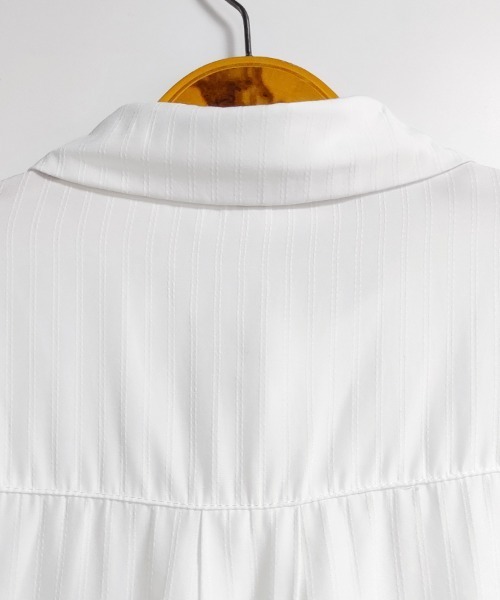 ONEP STAR(ワンピスター)の「パール調×織り模様デザインブラウス(シャツ/ブラウス・レディース・ホワイト・MEDIUM/LARGE/X-LARGE)」の11枚目の写真