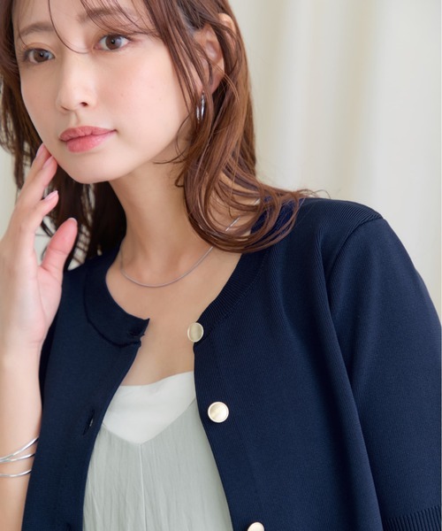 COHINA(コヒナ)の「【接触冷感・UVカット】ゴールドボタンハーフスリーブカーディガン 【低身長・小柄女性】(Tシャツ/カットソー・レディース・レッド/ホワイト/ネイビー/グリーン・ONE SIZE)」の10枚目の写真