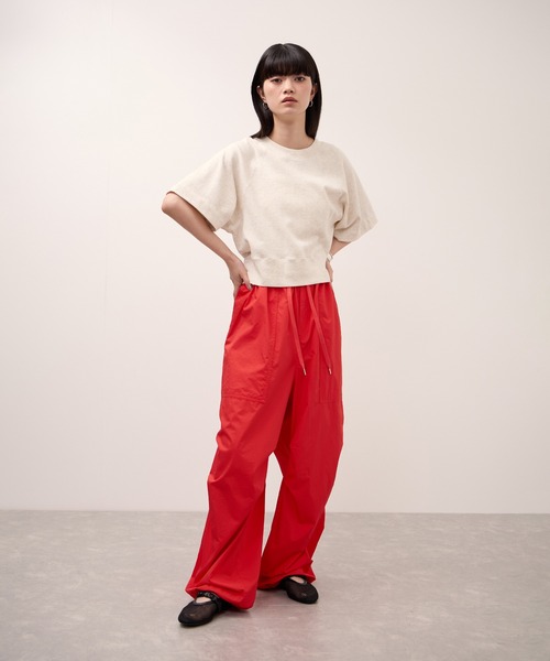 ADAM ET ROPE'(アダムエロペ)の「コットンパラシュートパンツ(その他パンツ・レディース・レッド系その他2/ベージュ/ブラック・36/38)」の8枚目の写真